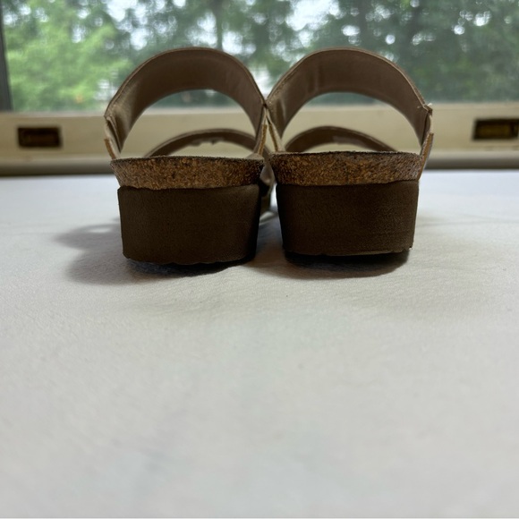 NAOT  Sandles beige with silver sparkles size 38 (7.5) - Picture 5 of 8